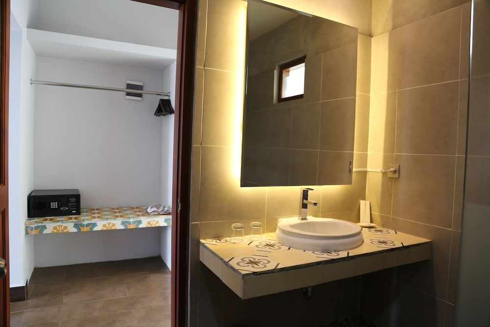 Borobudurhills Deluxe Room, 1 King Bed, Balcony, Mountain View 5