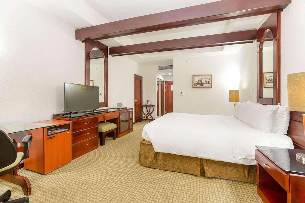 Radisson San Jose-Costa Rica Standard Room, 1 King Bed, Non Smoking (Safe) 3