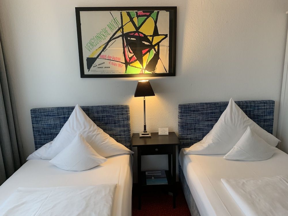 Hotel Nymphenburg City Double Room, 1 Queen Bed, City View 11