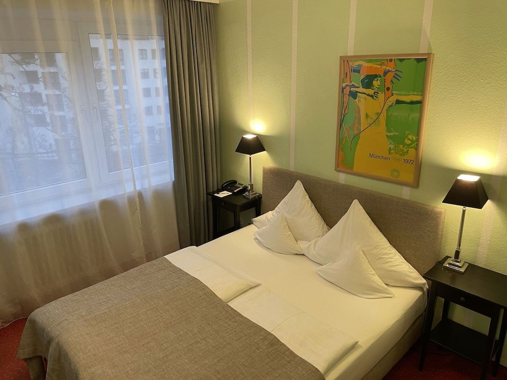 Hotel Nymphenburg City Double Room, 1 Queen Bed, City View 20