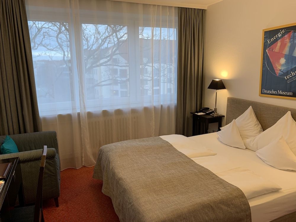 Hotel Nymphenburg City Double Room, 1 Queen Bed, City View 10