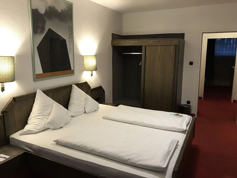 Hotel Nymphenburg City Double Room, 1 Queen Bed, City View 7