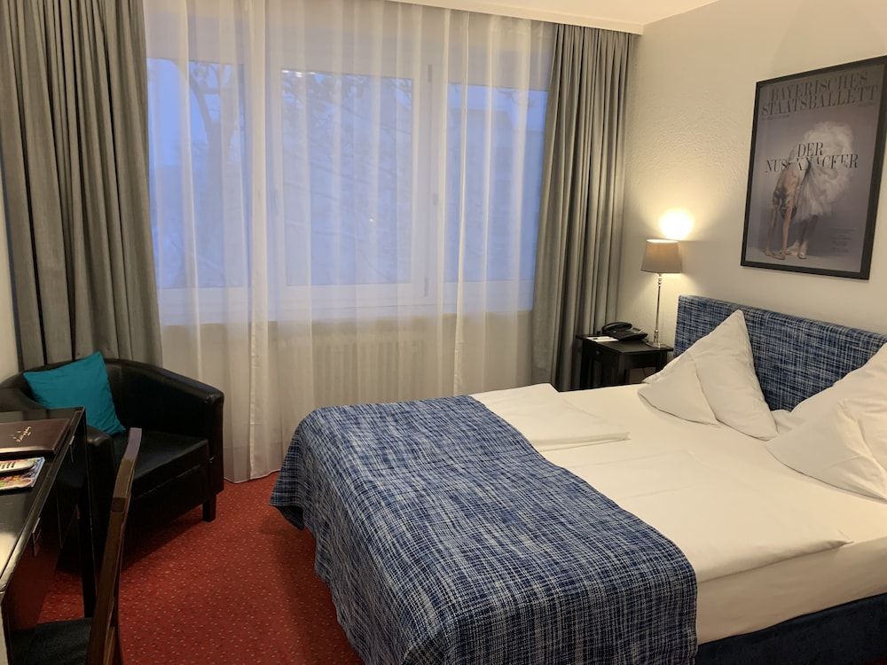 Hotel Nymphenburg City Double Room, 1 Queen Bed, City View 13