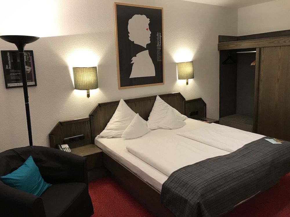 Hotel Nymphenburg City Double Room, 1 Queen Bed, City View 6