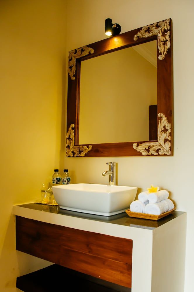 Puri Kobot Deluxe Double Room 7