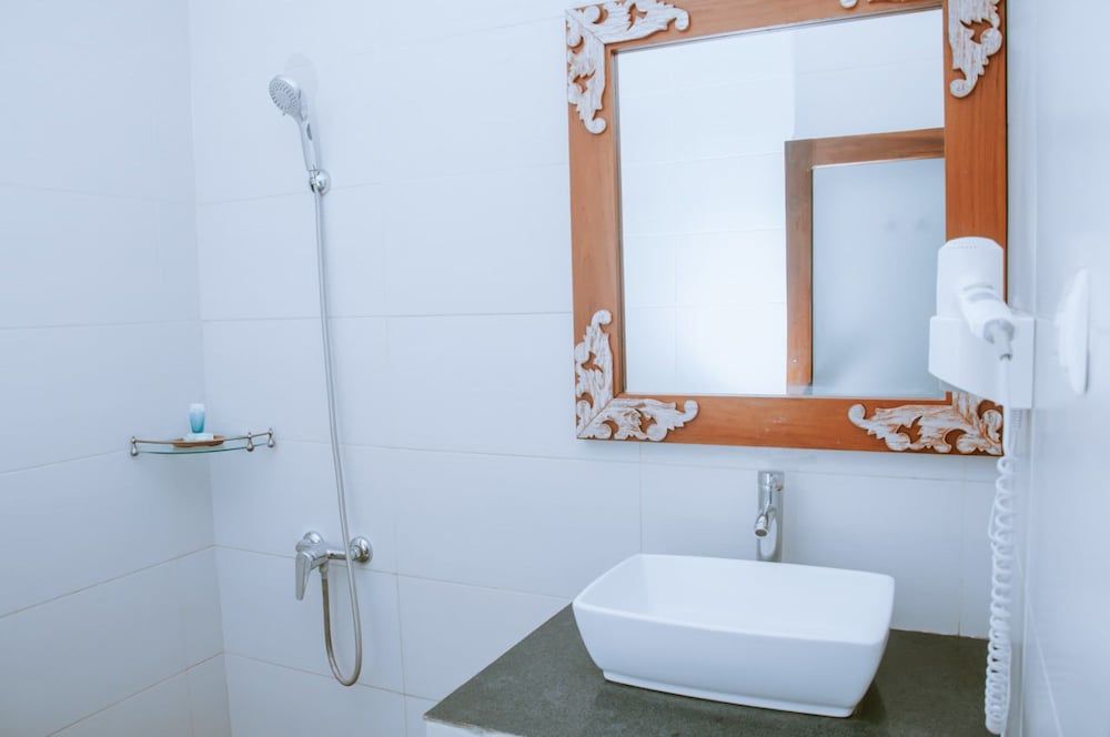 Puri Kobot Deluxe Double Room 6