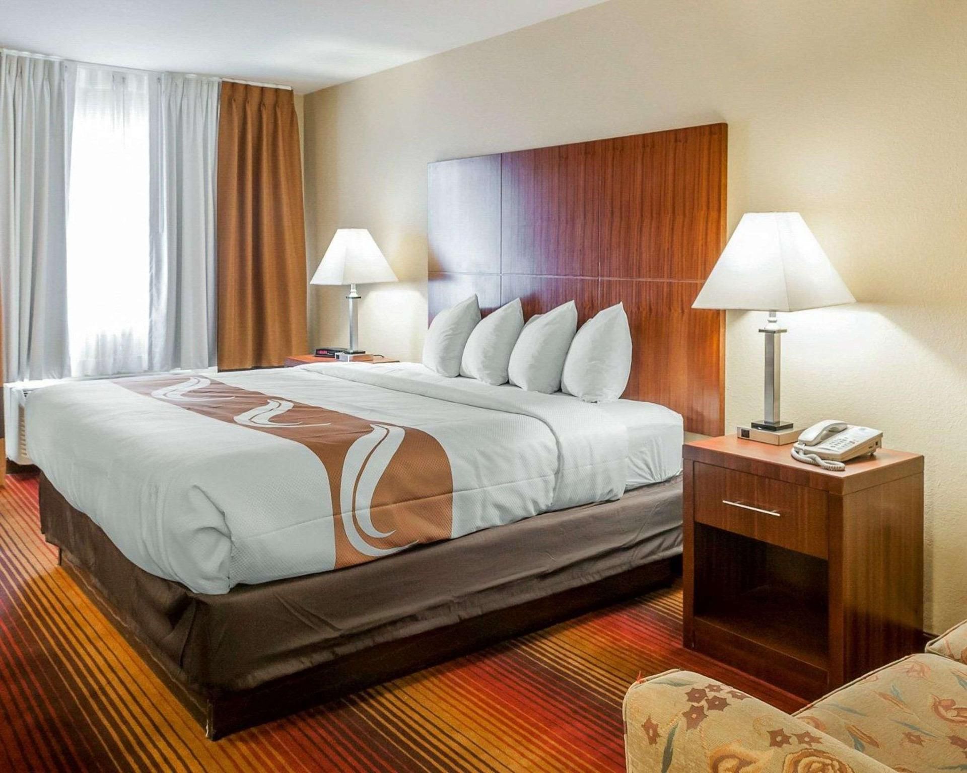1 King Bed, Nonsmoking