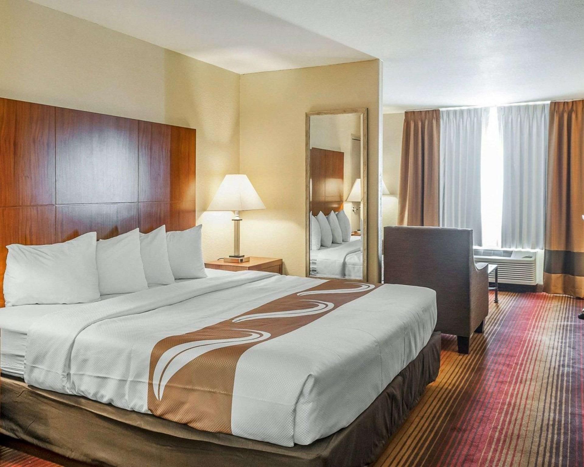 1 King Bed, Suite, Nonsmoking