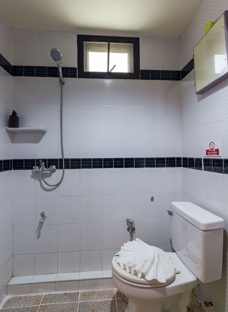 P R Patong Hotel Standard Room, 1 Double Bed 6