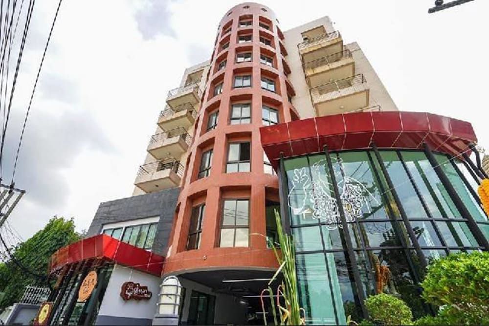 undefined Boutique Poo-Yai Lee