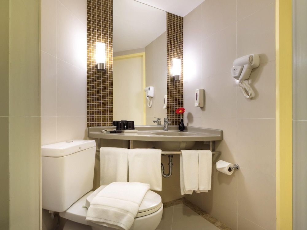 ibis Bangkok Sathorn Superior Room, 2 Twin Beds 4