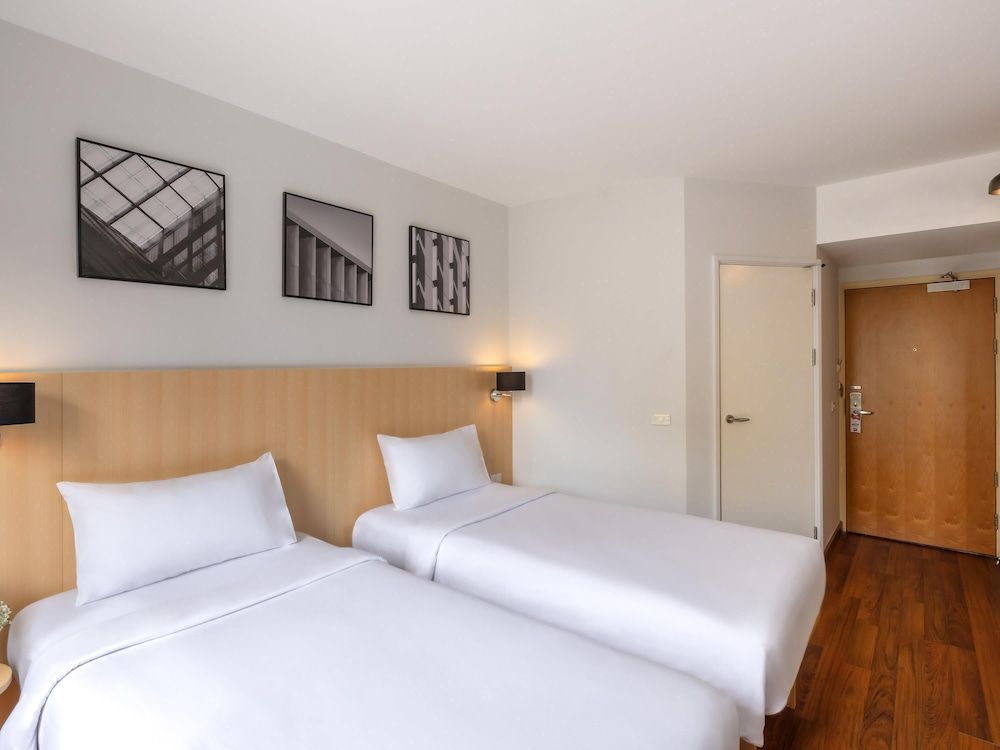 ibis Bangkok Sathorn Superior Room, 2 Twin Beds 3