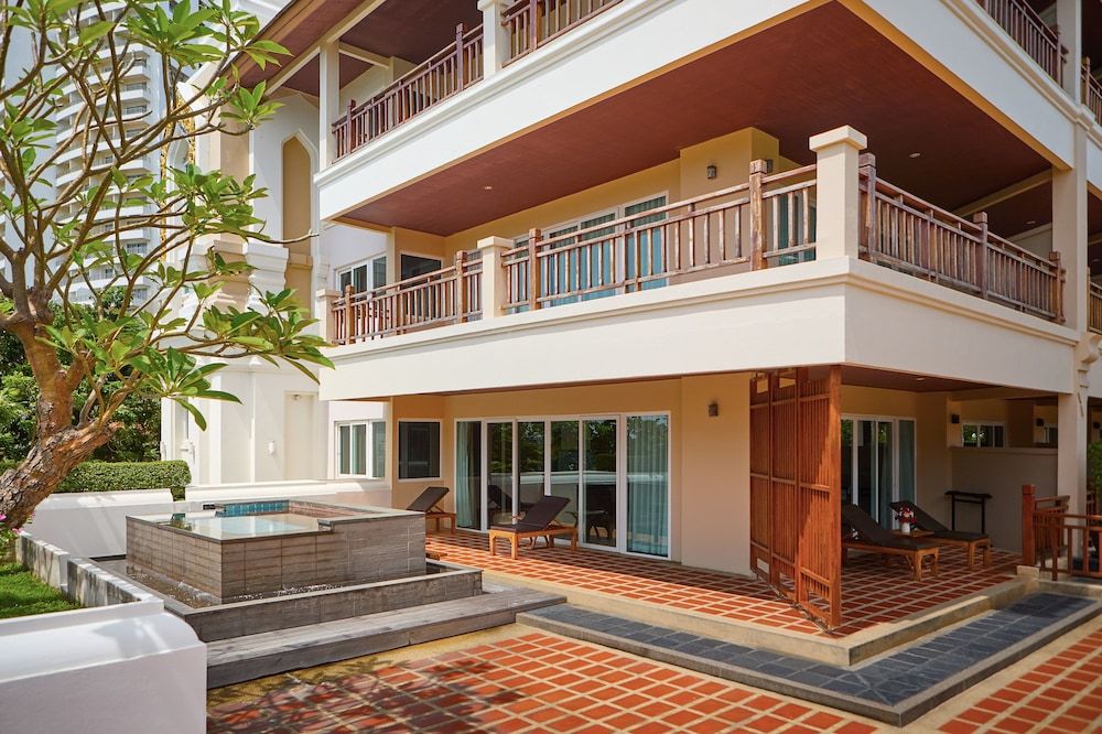 undefined The Heritage Pattaya Beachfront Resort 5