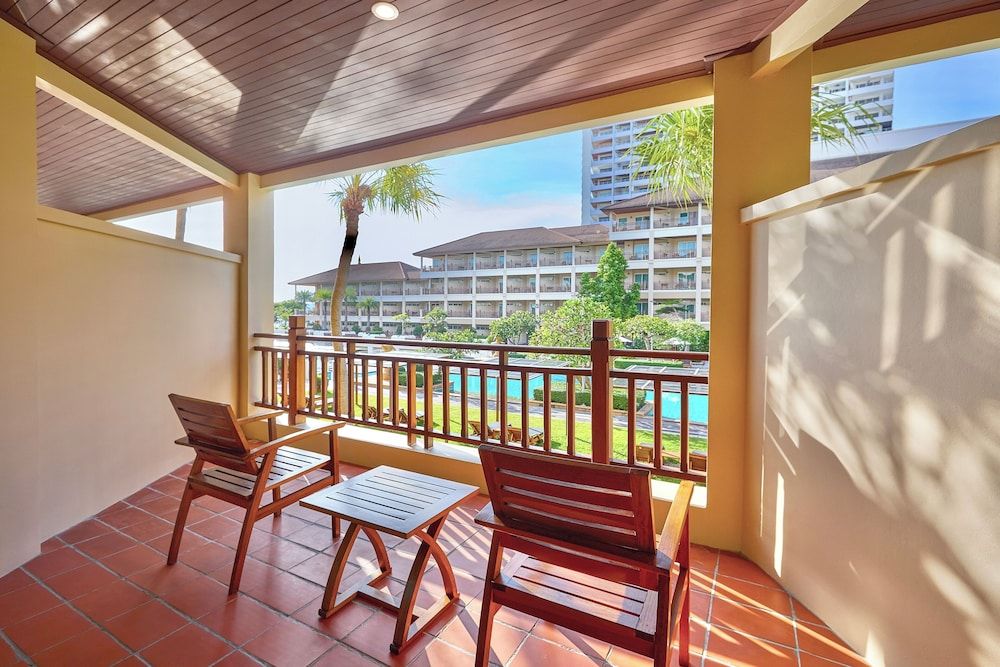 The Heritage Pattaya Beachfront Resort Deluxe Twin Room 5