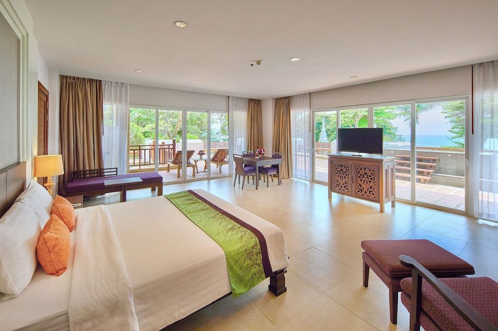 Beachfront Suite