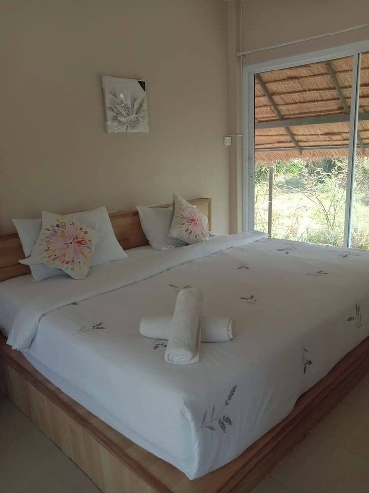 Suwi CoCo Ville Resort Deluxe Room 8