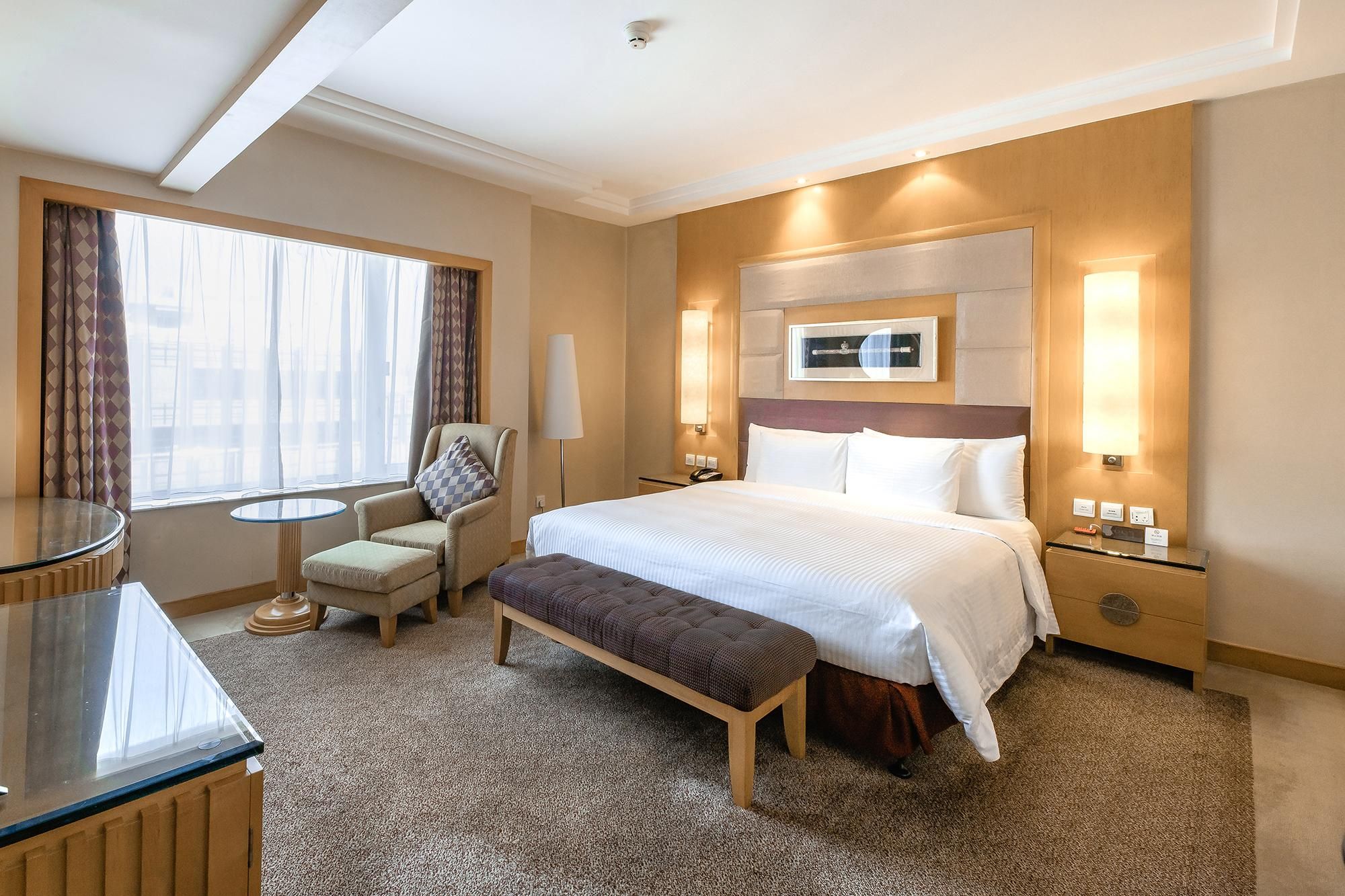 1 King bed 1 Bedroom Suite Lounge Access