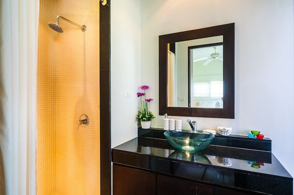 Niche Villas by TropicLook 3 Bedroom Sala 3