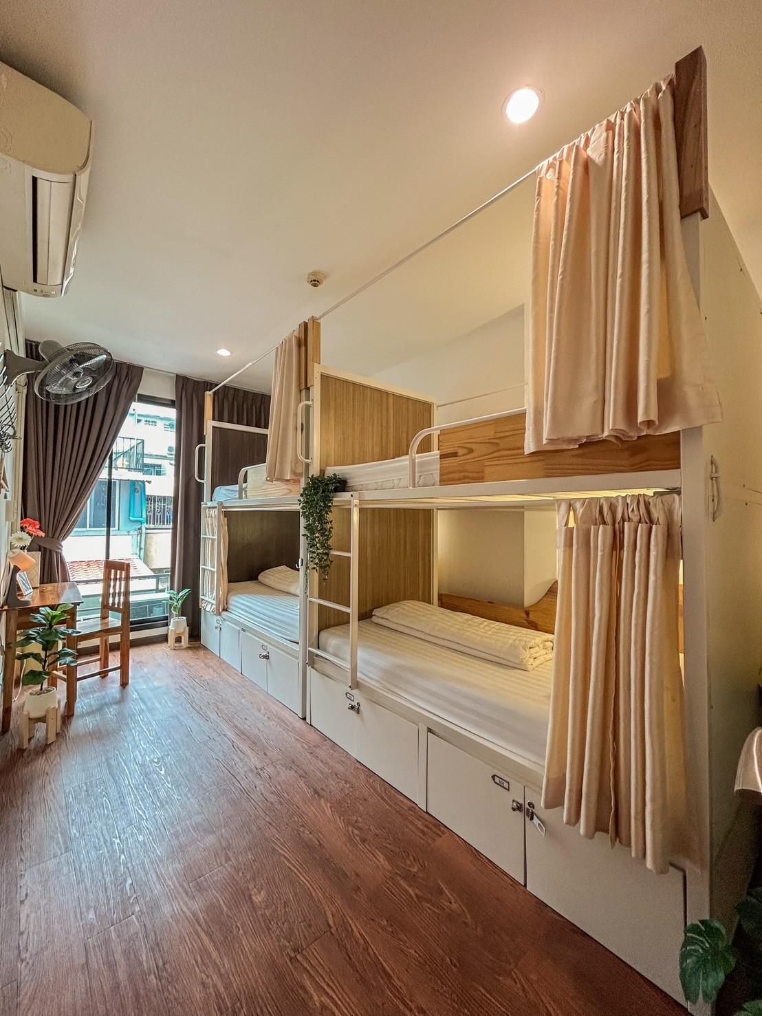 Private 4-Bunk Beds Room
