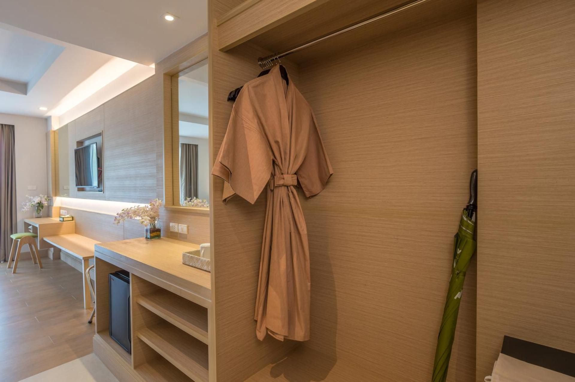 Deluxe Cliff View Room