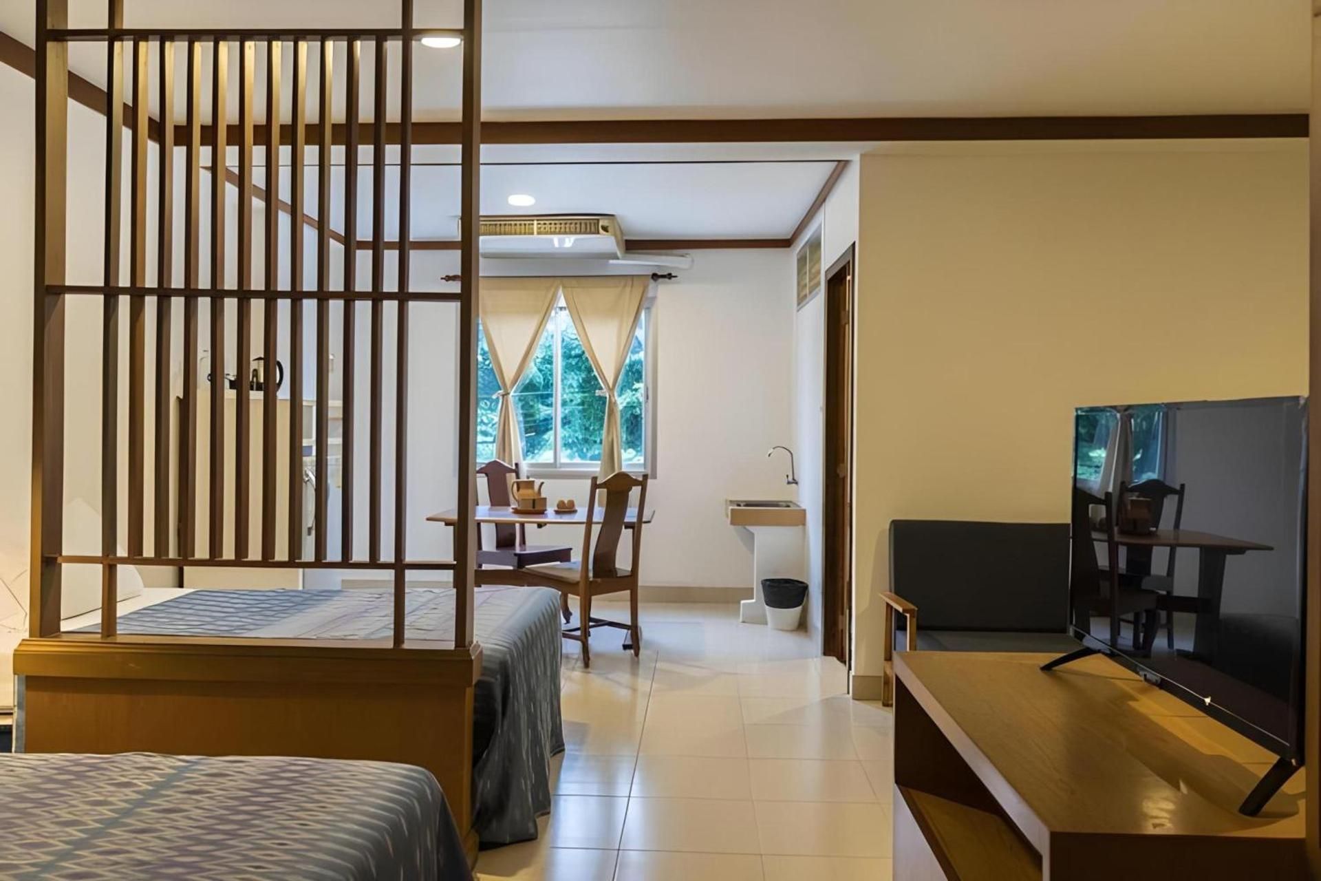 Collection O Howard Square Boutique Hotel Superior Twin 3