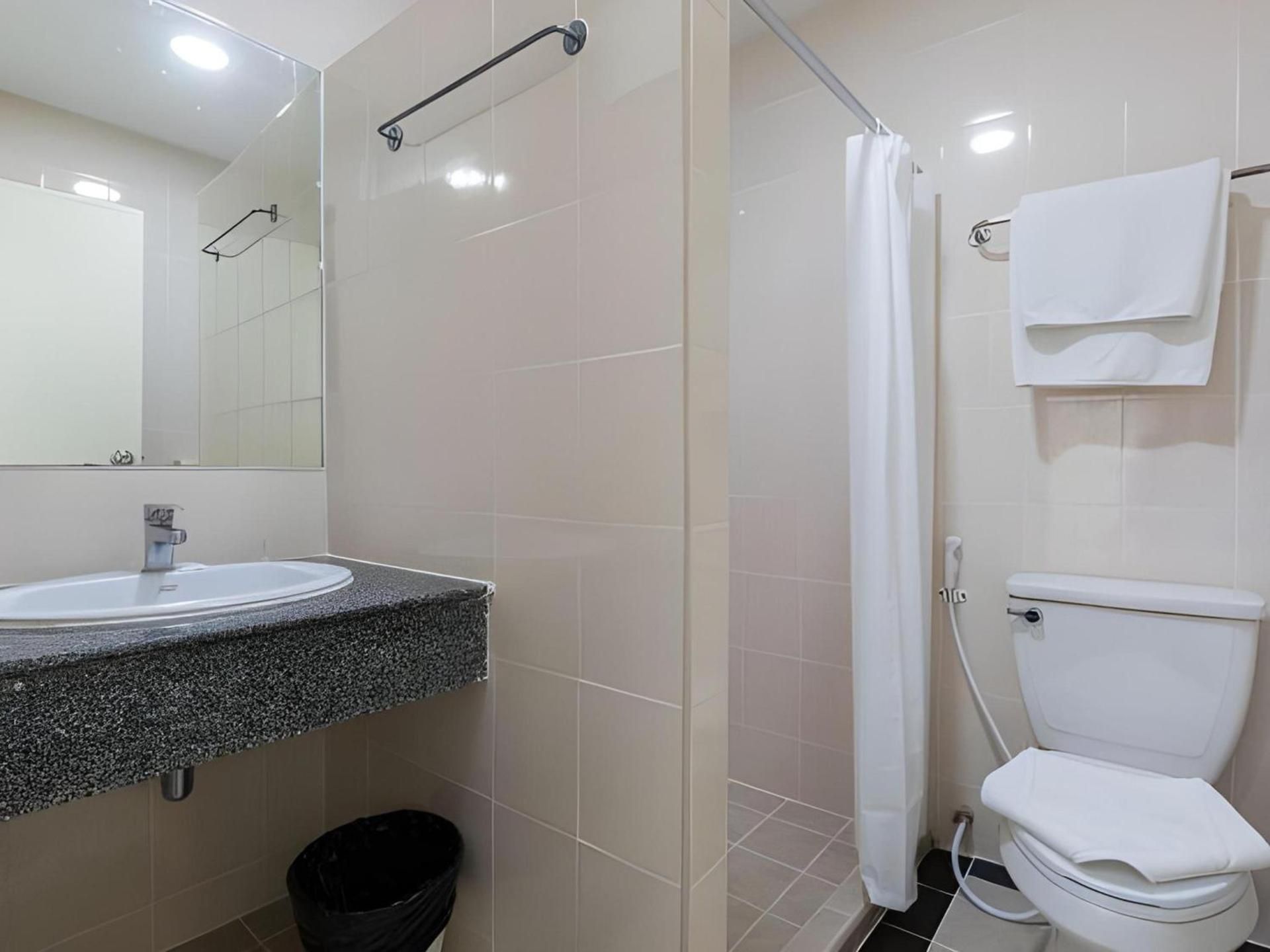 Collection O Howard Square Boutique Hotel Superior Twin 2