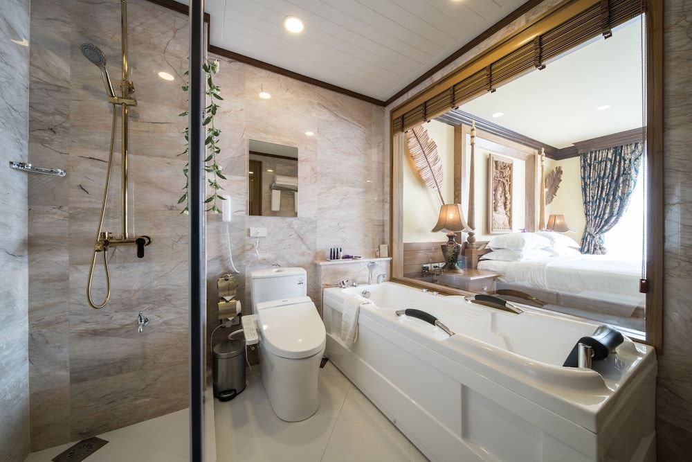 Peak Nimman Prestige Hotel Grand Deluxe Room 4