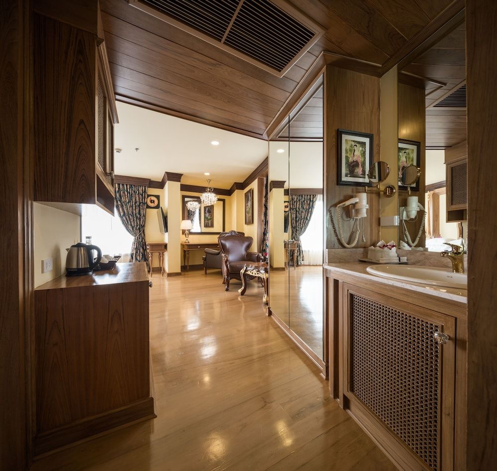 Peak Nimman Prestige Hotel Grand Deluxe Room 6