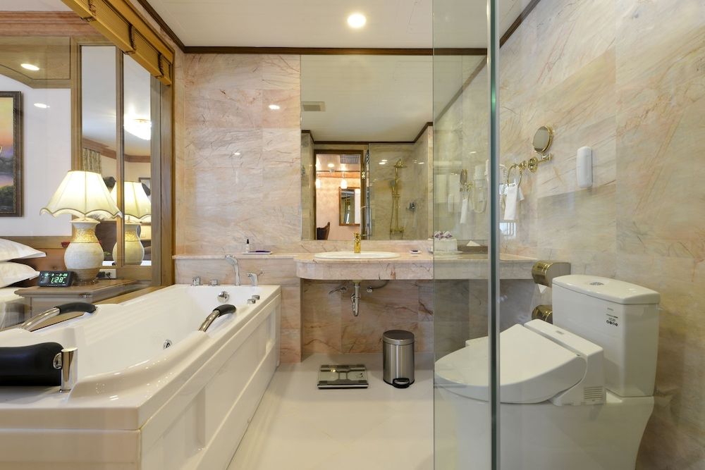 Peak Nimman Prestige Hotel Grand Deluxe Room 3