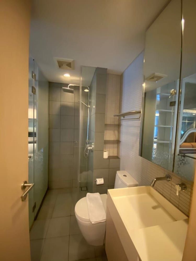 BoonRumpa Condotel Deluxe Room 6