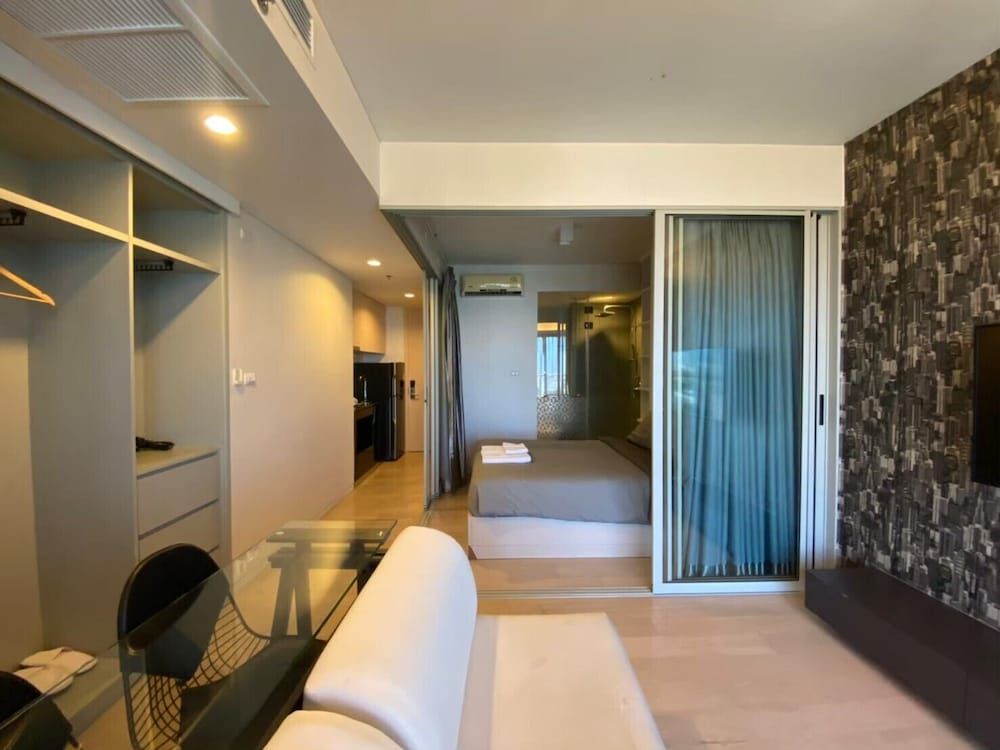 BoonRumpa Condotel Deluxe Room 8