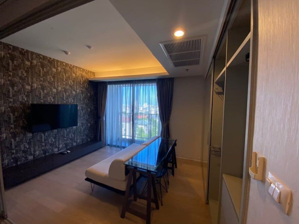 BoonRumpa Condotel Deluxe Room 10