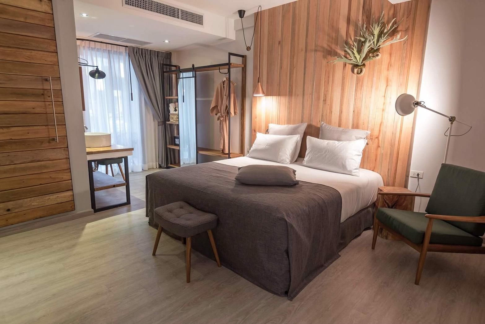 Deluxe Room with 1 King Bed