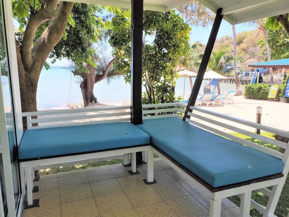 Assava Dive Resort Deluxe Beach Front Bungalow 10