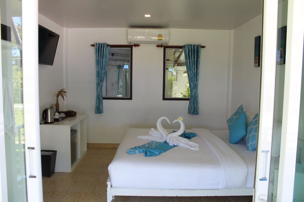 Assava Dive Resort Deluxe Beach Front Bungalow 3