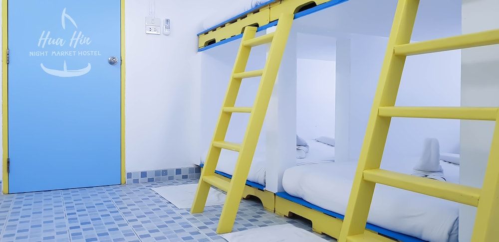 Hua Hin Night Market Hostel Family Room for 6 with Shared Bathroom 7