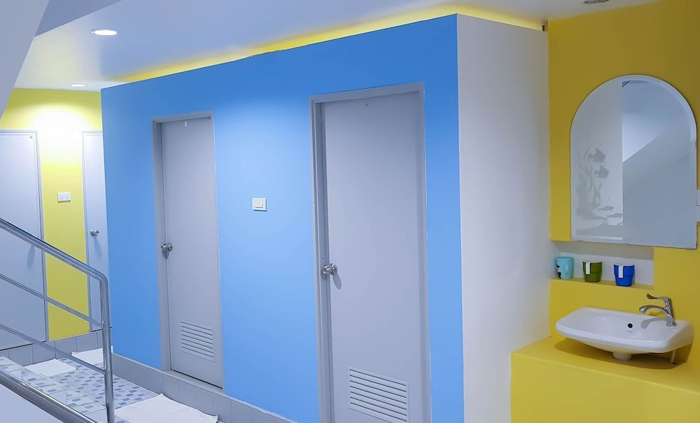 Hua Hin Night Market Hostel Family Room for 6 with Shared Bathroom 10