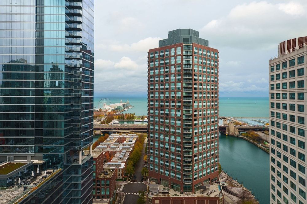 undefined Sheraton Grand Chicago Riverwalk 4