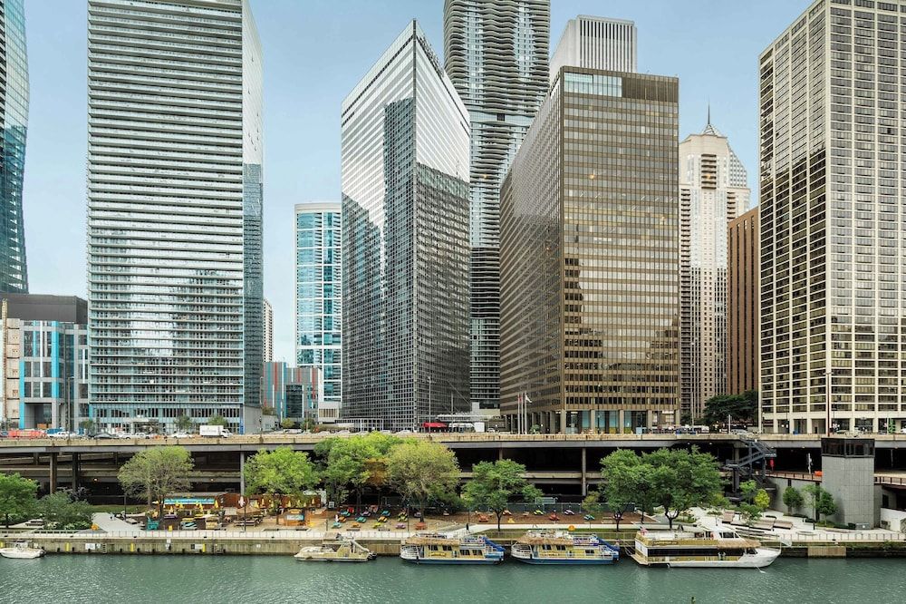undefined Sheraton Grand Chicago Riverwalk 7