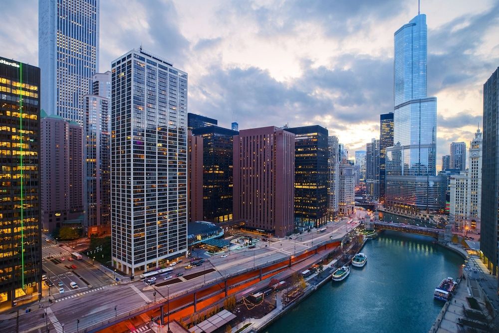 undefined Sheraton Grand Chicago Riverwalk 3
