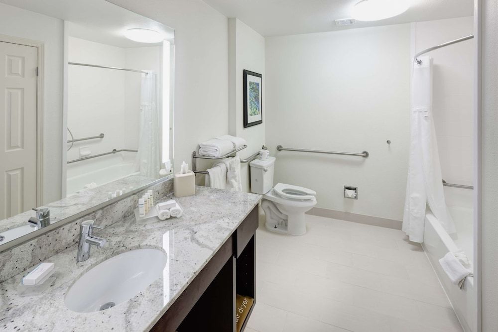 Suite, 1 King Bed, Accessible, Bathtub