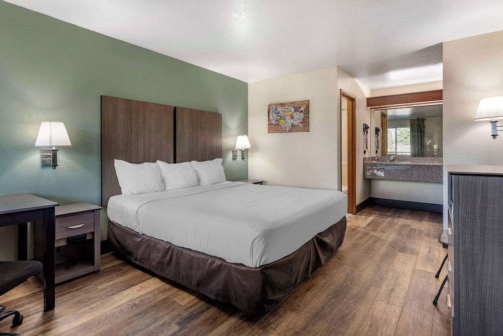 Standard Room, 1 King Bed, Non Smoking
