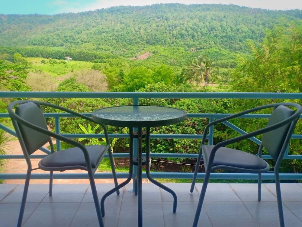 Phurua Bussaba Resort & Spa Deluxe Triple Room 4