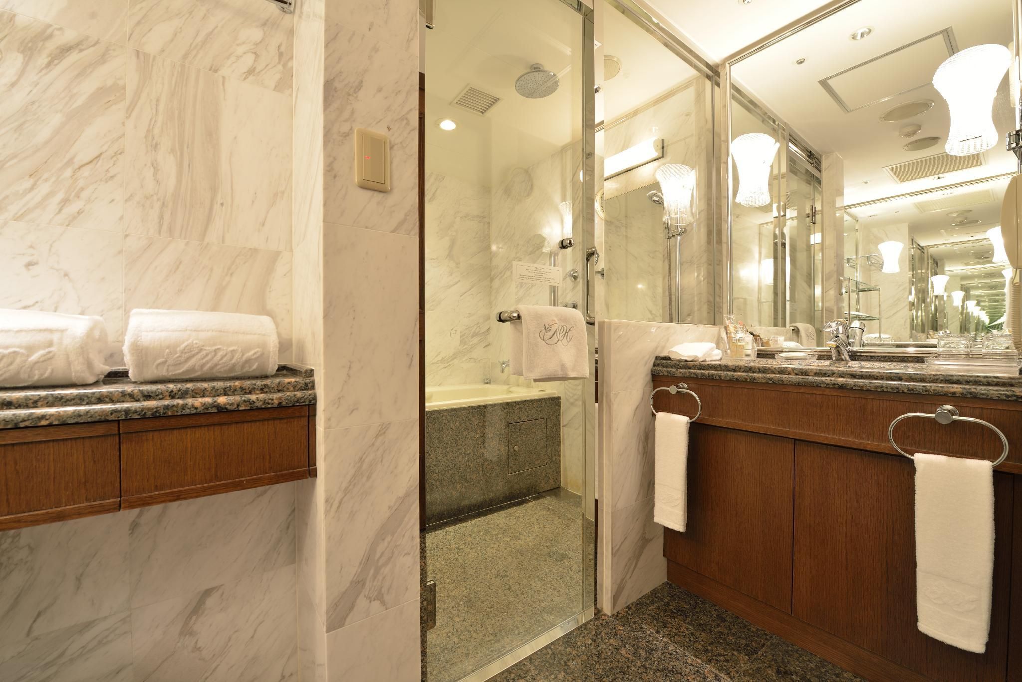 Executive Floor Suite