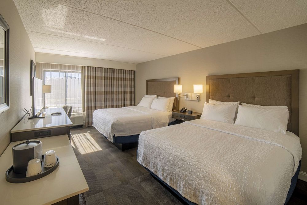 Room, 2 Queen Beds, Bathtub