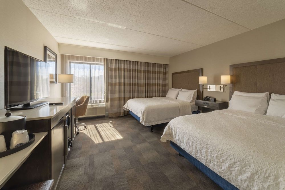 Room, 2 Queen Beds, Bathtub