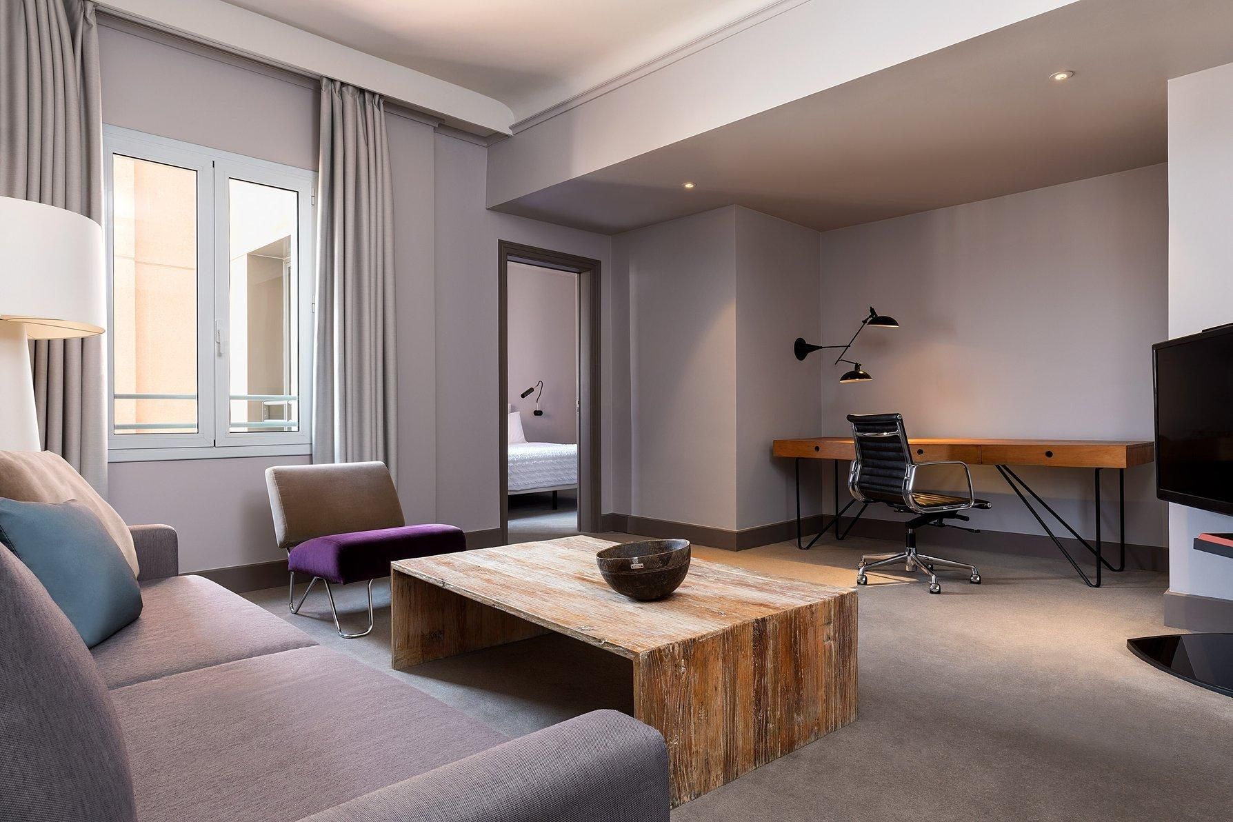 Family Suite, 1 Bedroom Suite, 1 King, Sofa bed