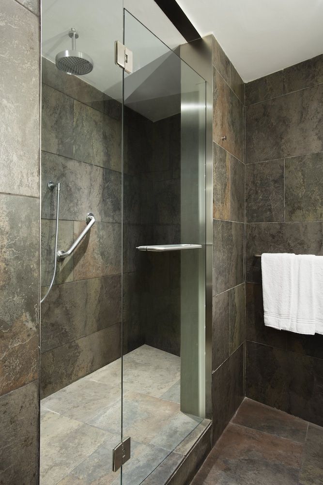 Le Meridien Barcelona Deluxe Room, 1 King Bed 6