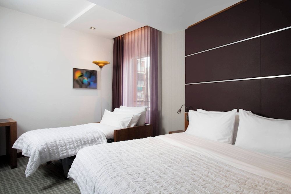 Le Meridien Barcelona Deluxe Room, 1 King Bed 5