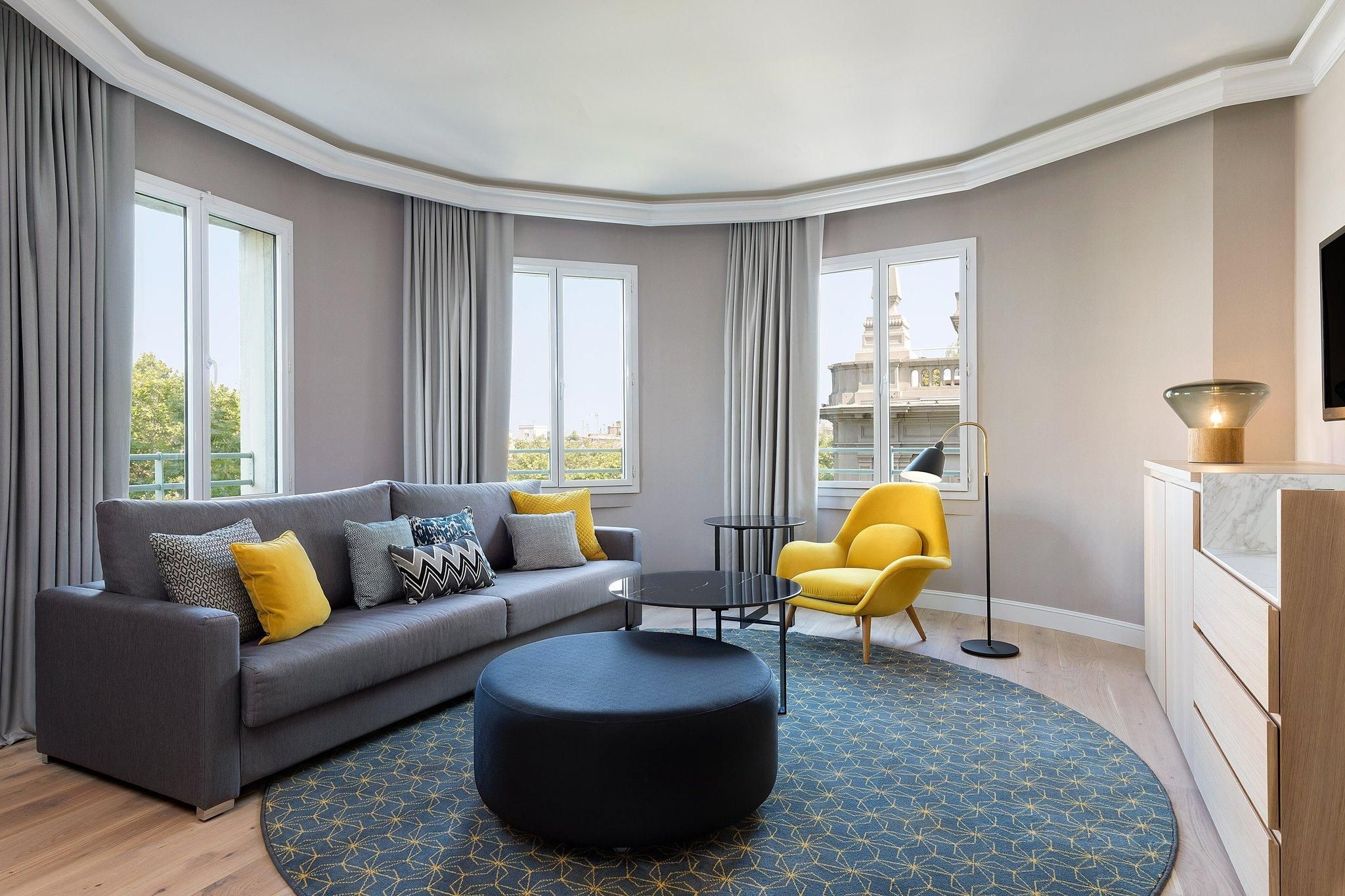 Corner Suite, 1 Bedroom Suite, 1 King, Sofa bed, City view